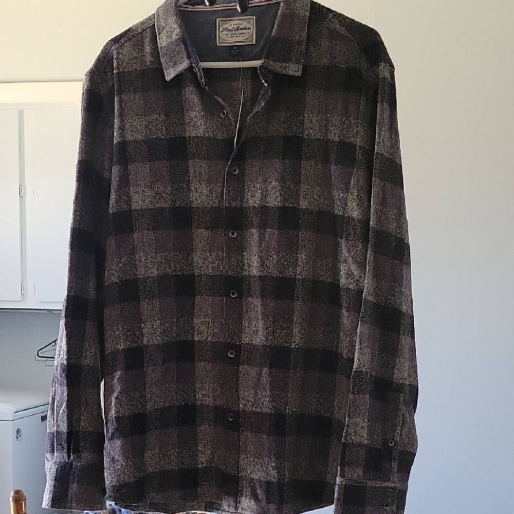 Black and Gray Plaid Button-Up Shirt